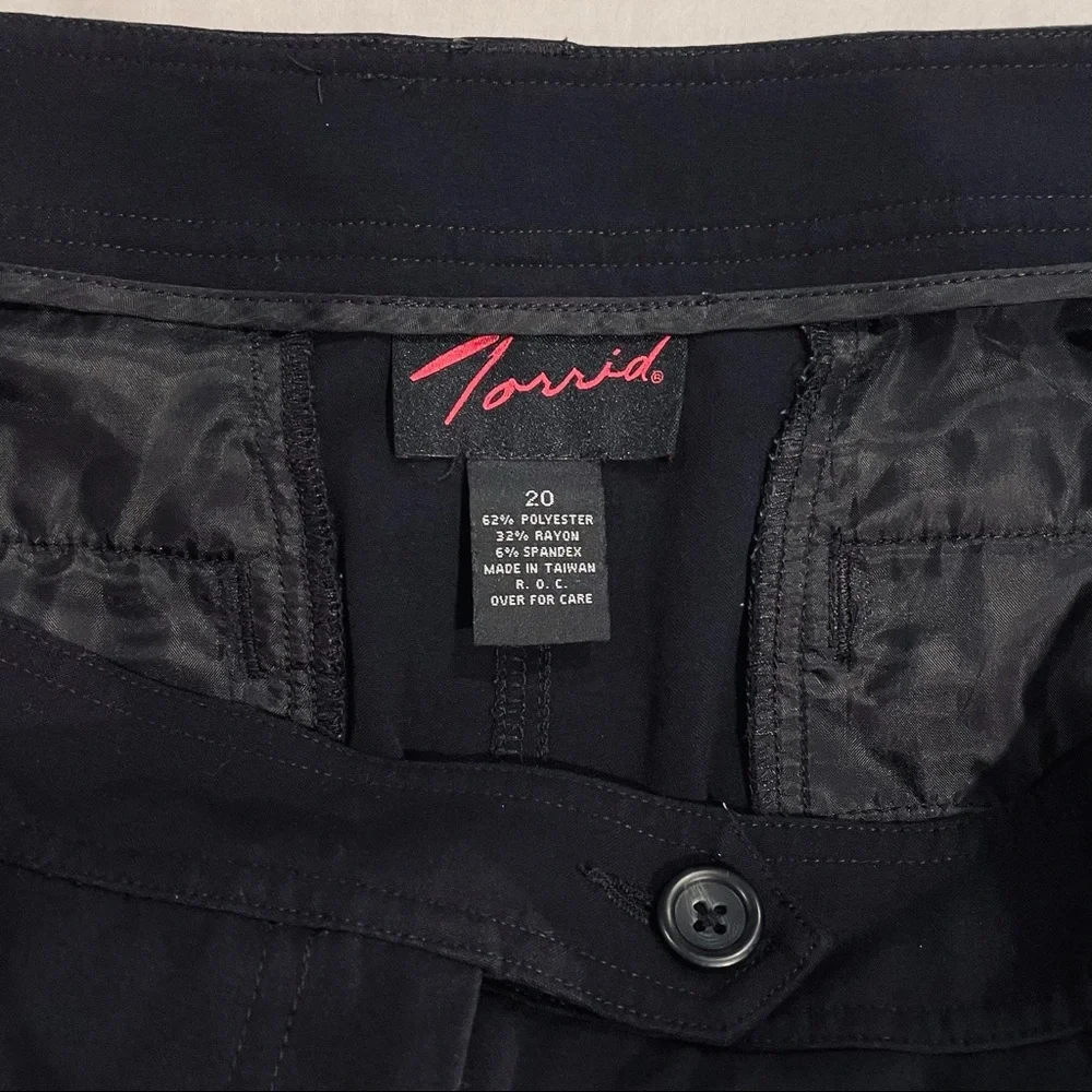 Torrid Shorts Womens 20 Black Sateen Dressy Cuffed Modern Stretch Plus Sized - Picture 3 of 3